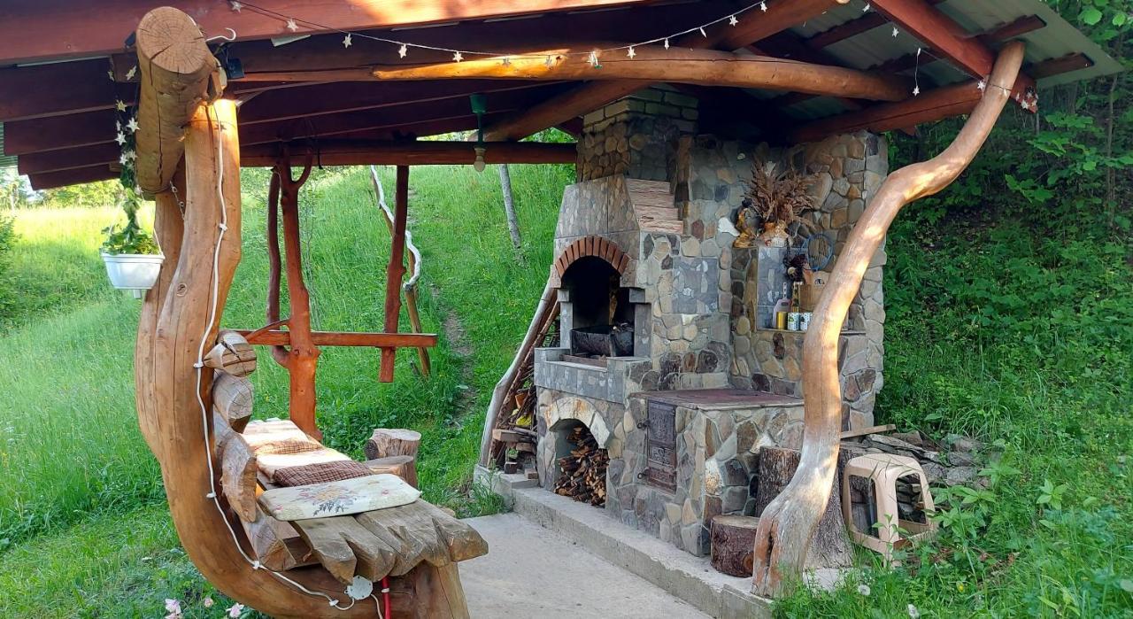 Villa У Медовому Раю Rostoka  Exterior foto